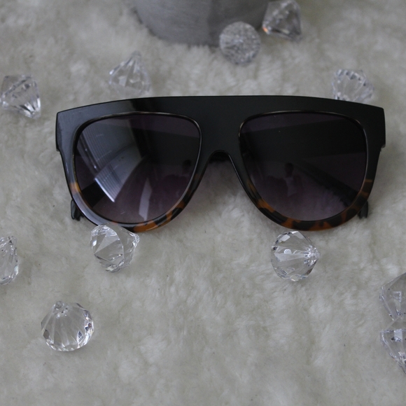 Sunglasses - Picture 2 of 5